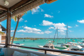 Beachfront Luxurious Stunning Sunset Boulevard Apartment, Grand Baie